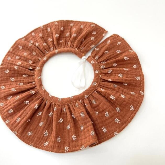 Cuello Helecho Marrón