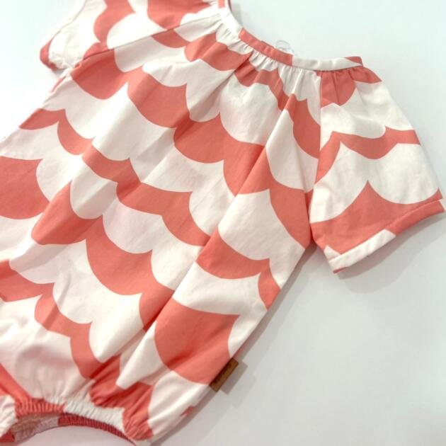 Pelele ondas salmón